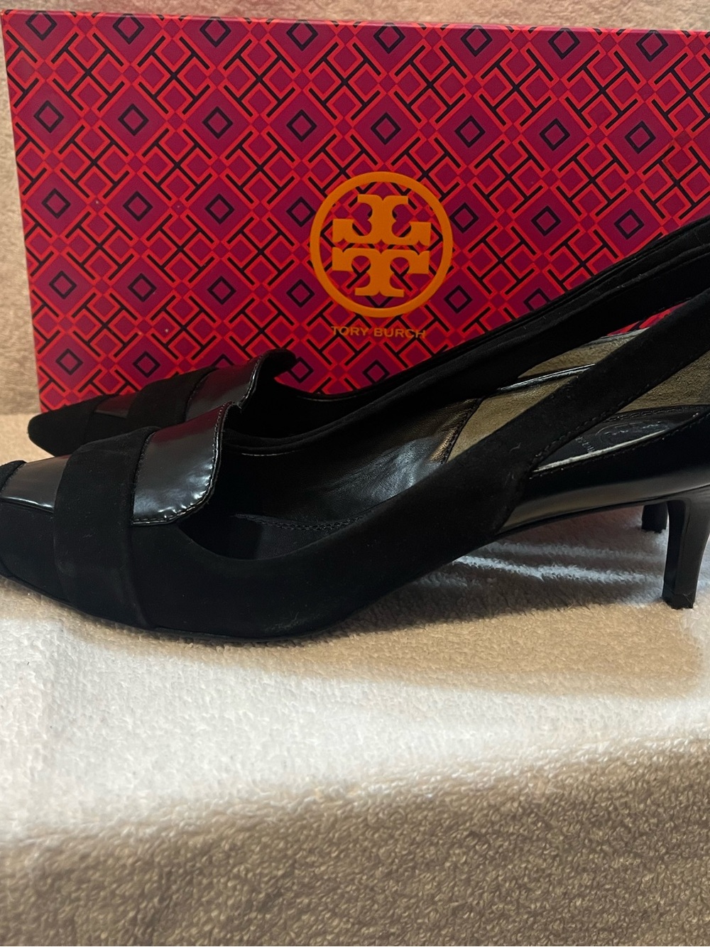 Tory Burch Black Suede Saray Pointed-Toe Kitten Heel Pumps - Size 9 - Picture 6 of 7